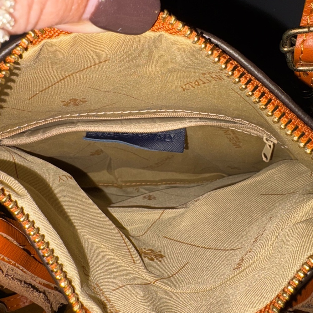 Vera Pelle Leather Crossbody - Picture 4 of 6